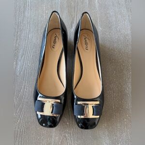 Trotters Black Patent Leather Block Heel Pumps - Size 8W (NWOB)